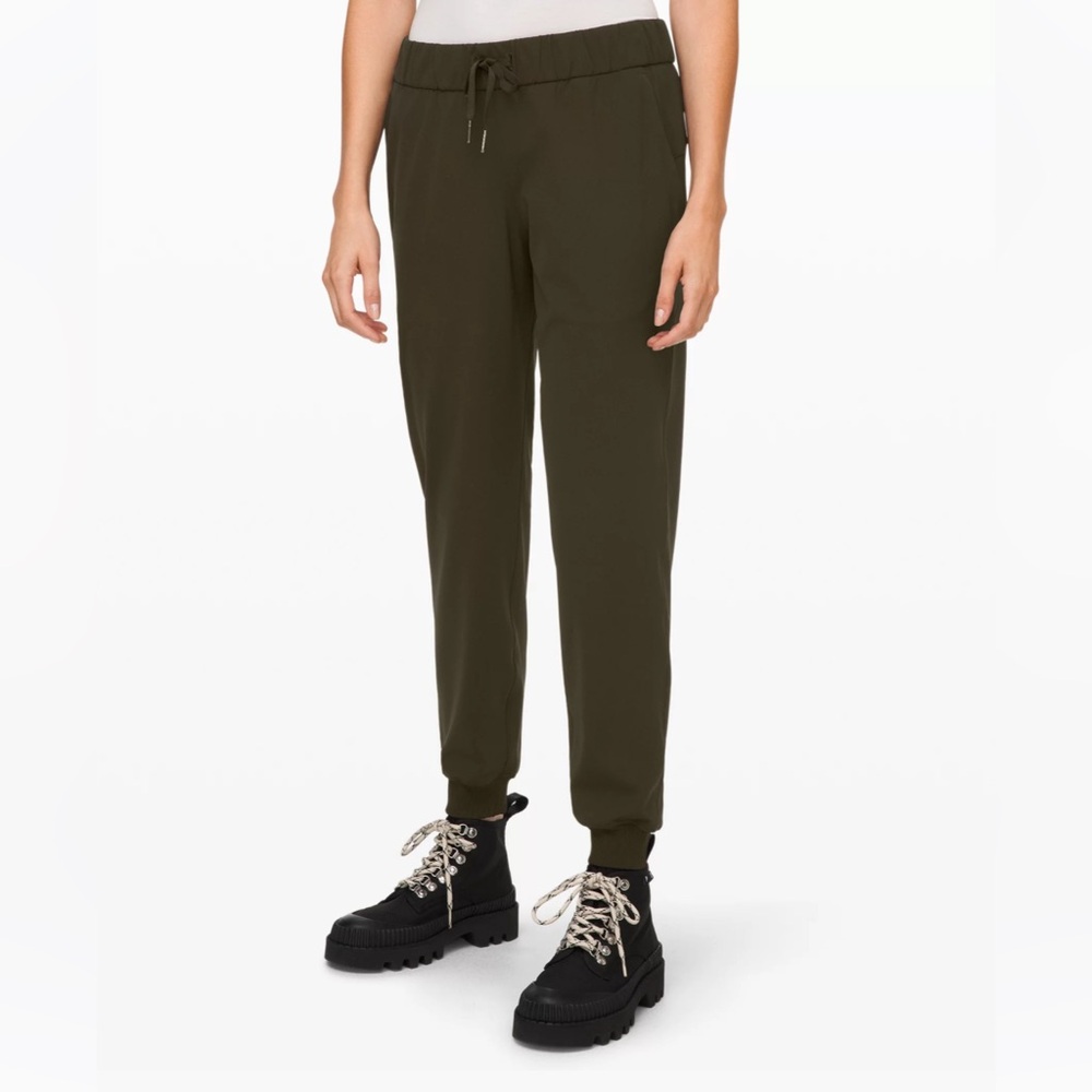 Lululemon ON THE FLY JOGGER 28" *LUXTREME
Dark Olive